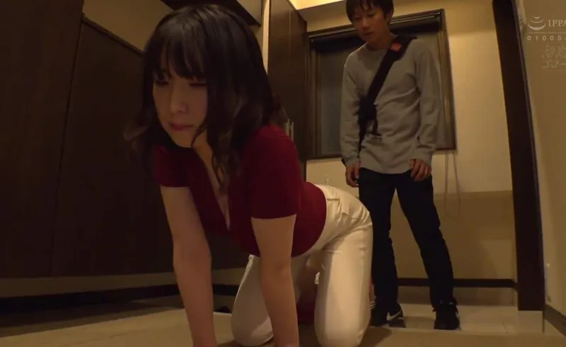 Cô hàng xóm thiếu thốn và cậu học sinh may mắn cạnh bên