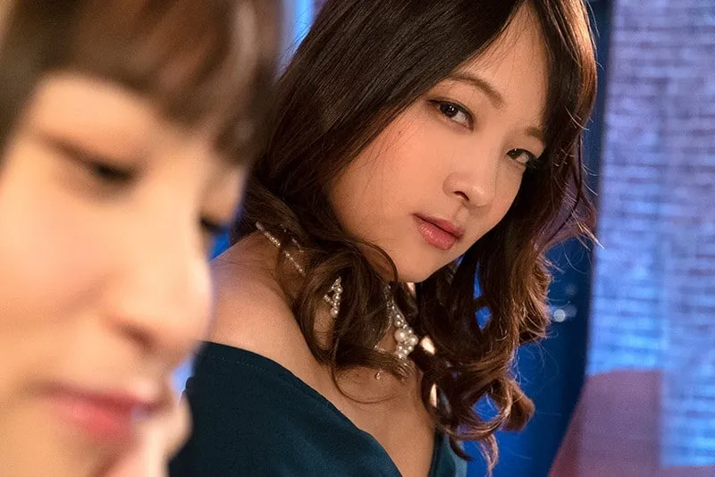 Thử thách gạ tình trai ngay bên cạnh con ghệ anh ấy