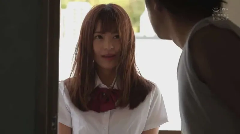 Gã cạnh bên nhà kinh tóm và cô nữ sinh đáng thương