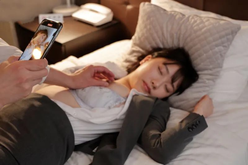 Chuyến công tác với kẻ được biết đến quấy rối ở công ty, cô gái bị chuốc thuốc ngủ