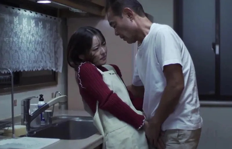 Chồng đi làm vợ yêu ở nhà bị gã chủ tịch khu phố đến nhà cưỡng bức