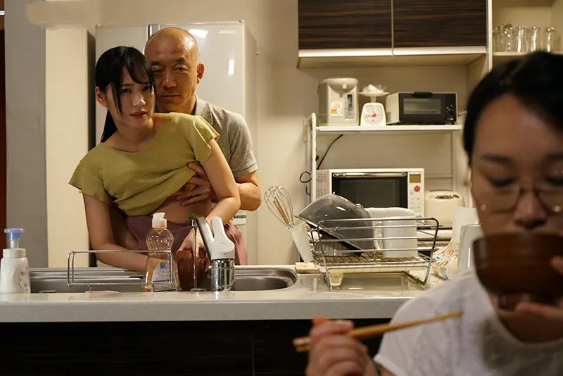 Chồng yêu quan hệ con gái riêng của bà xã khi biết người vợ không thể sinh con cho mình