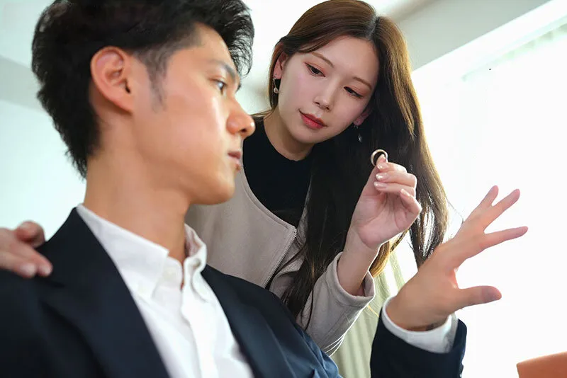 Người vợ đi đi chơi, người chồng ở nhà bị nhỏ em cô vợ gạ xxx không trượt phát nào